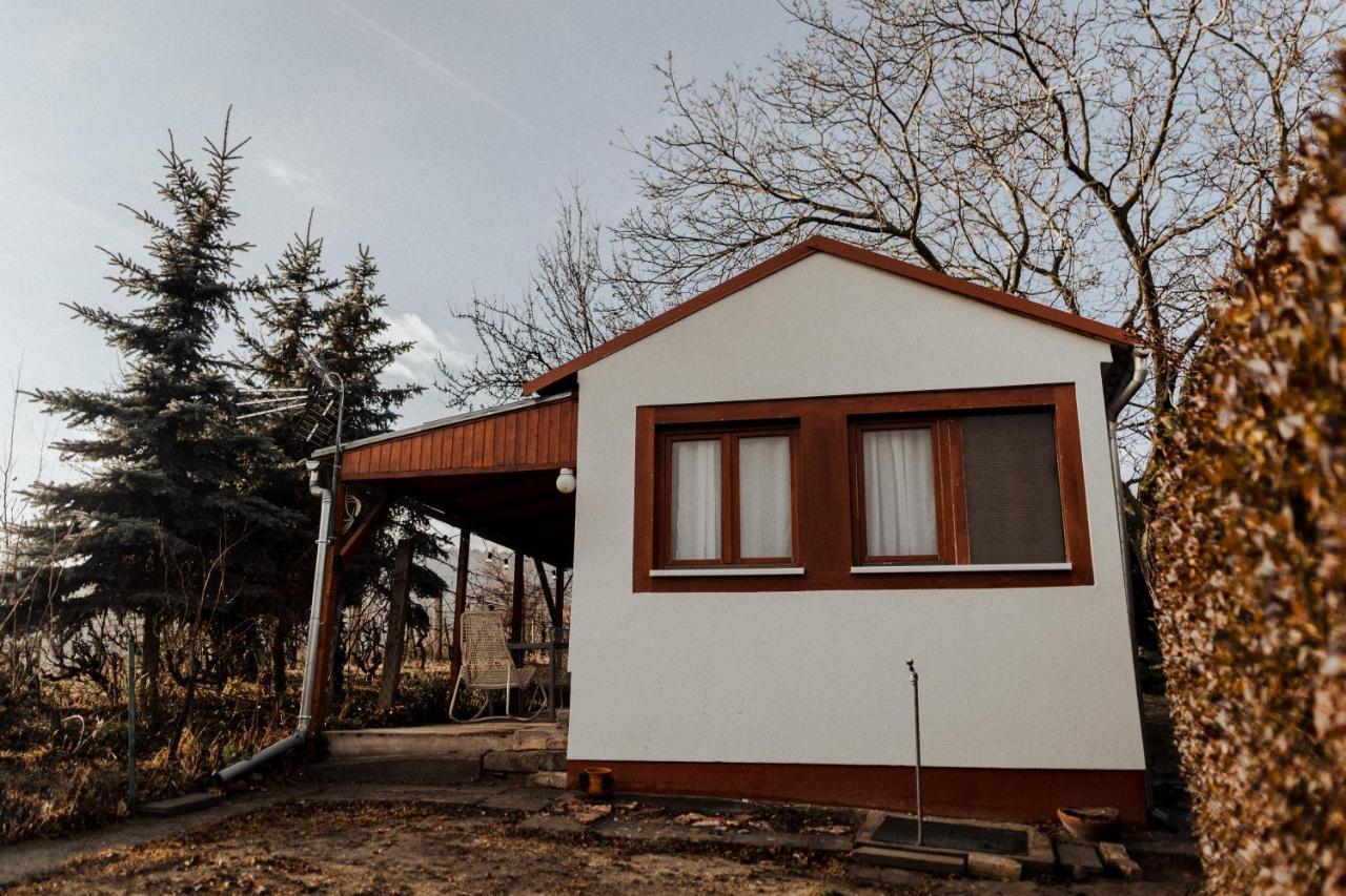 Mandulas Kabin A Kishaz Dezsaval Es Kilatassal A Balatonra Balatongyörök Buitenkant foto